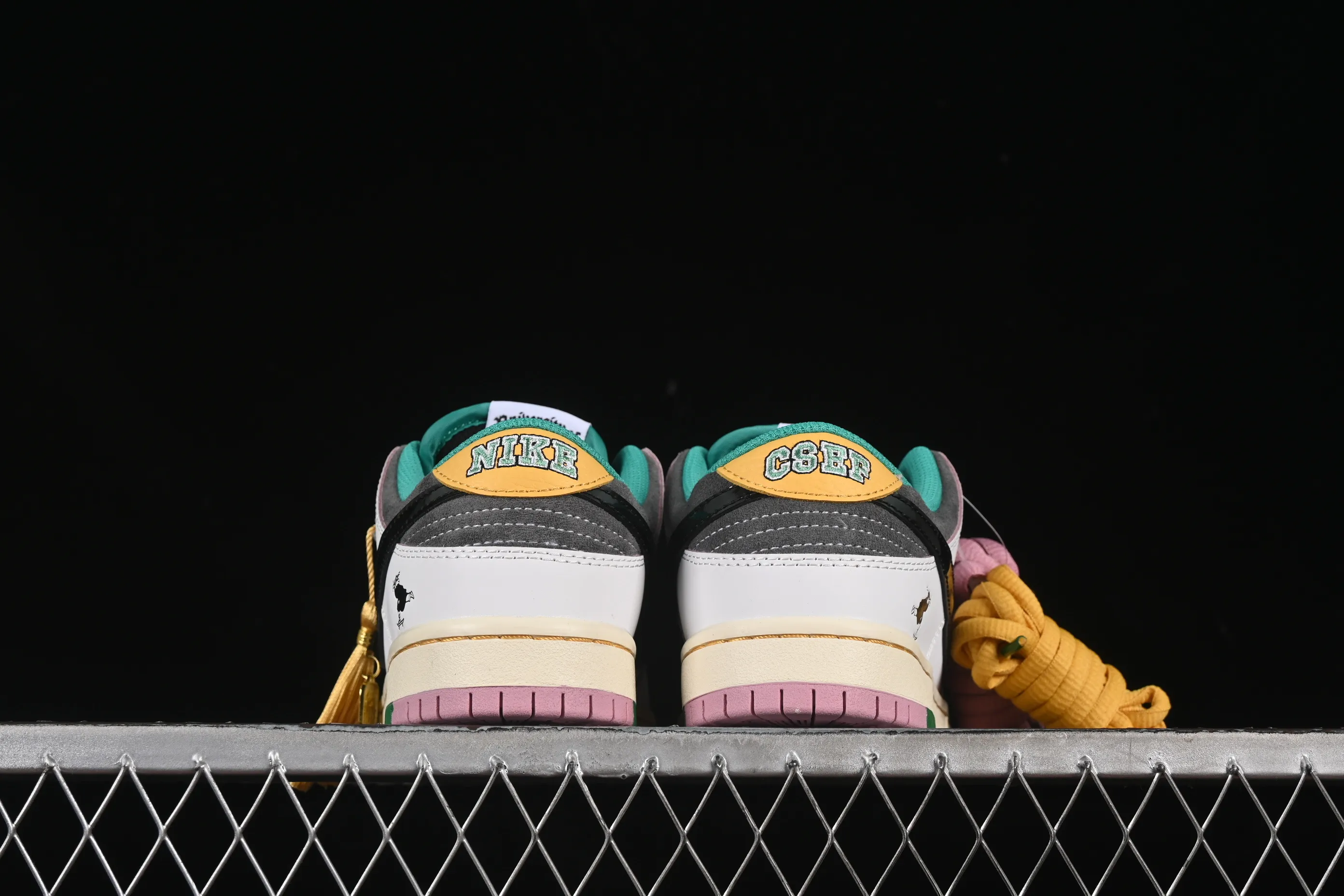 All Categories Nk SB Dunk Series Nk SB Dunk Low Low-top sneakers CSEF x Nike SB Dunk Low Education Foundation co-branded low-top casual sneakers HJ4132-100